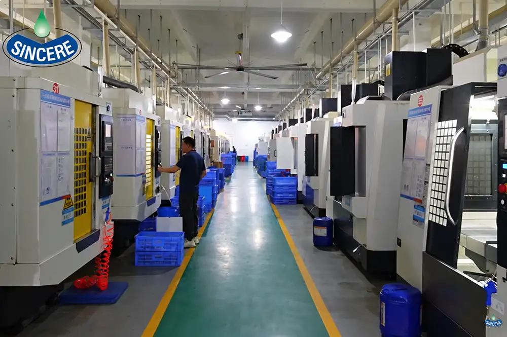 Online CNC machining workshop with multiple CNC machines in production
